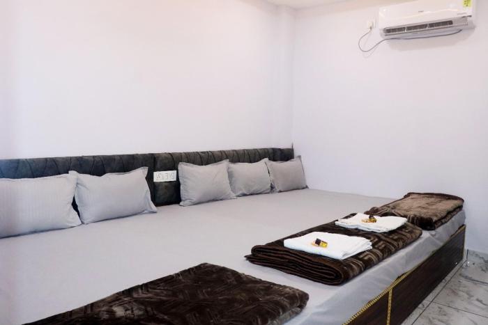 hotel laxmi palace and restaurants