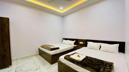 hotel laxmi palace and restaurants