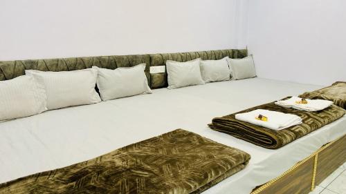 hotel laxmi palace and restaurants
