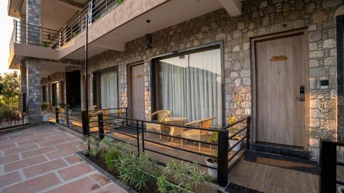 corbett elegant retreat