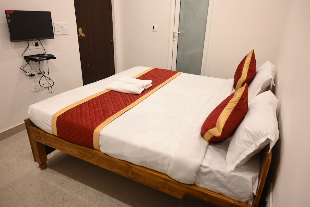 uday paramount inn