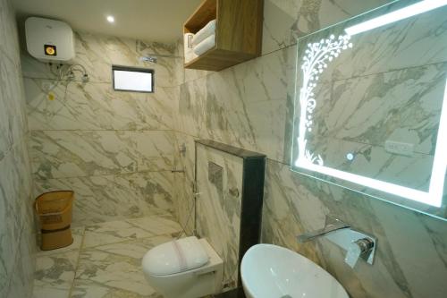 Serenity By The Ganges,,2 star