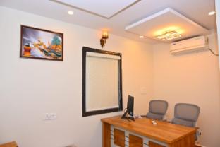 Sharan's Inn Sutes & Banquets,,4 star