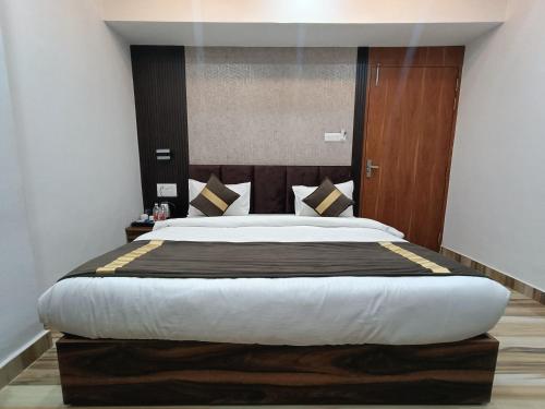 Celestial Inn,,4 star