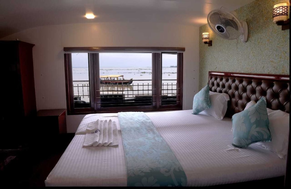 upper deck boathouse