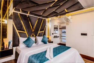 upper deck boathouse