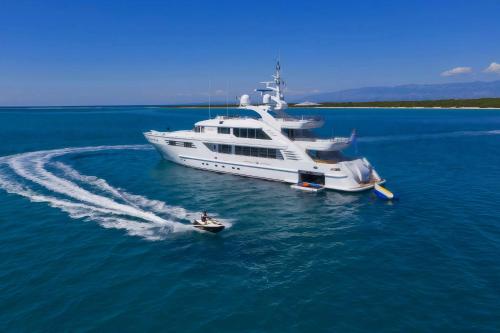 bjandradisson seaview hotel