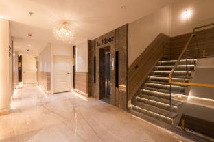 deep hotel