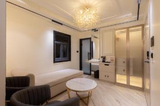 deep hotel