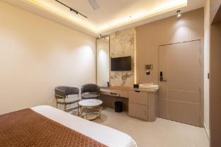 deep hotel