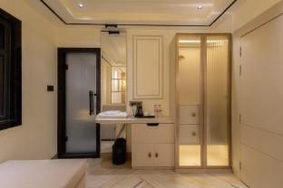 deep hotel