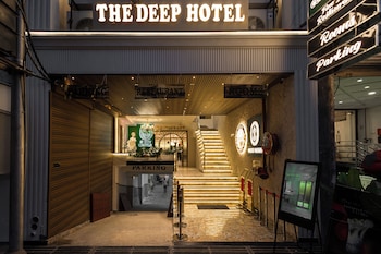 deep hotel