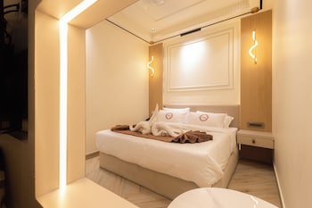 deep hotel
