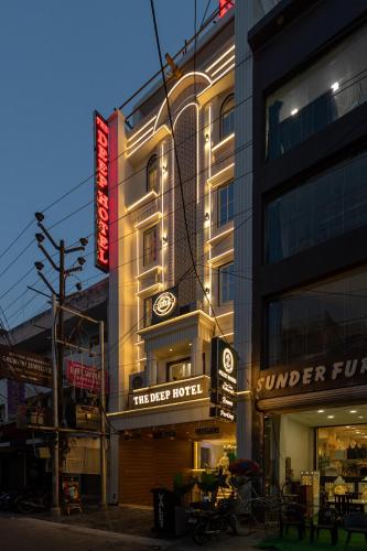 Deep Hotel,,3 star