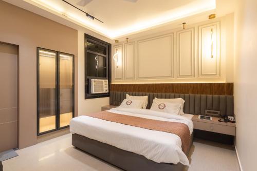 deep hotel