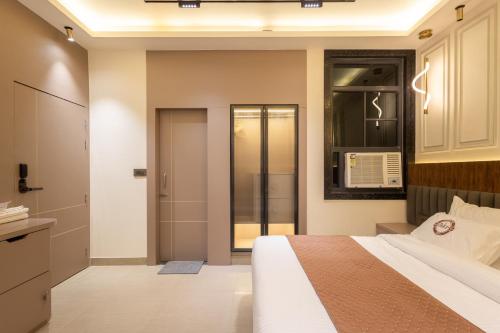 deep hotel