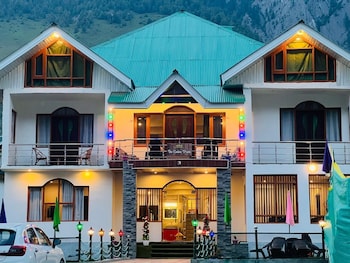 hotel golden peak sonamarg