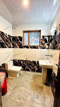 hotel golden peak sonamarg