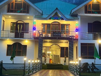 hotel golden peak sonamarg