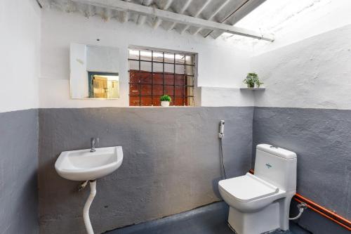 underground hostel by bilwa estate