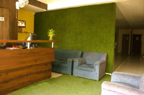 Hotel Crystal Suites,,2 star