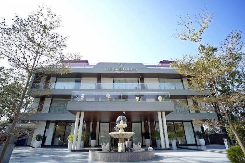 the green icon resort