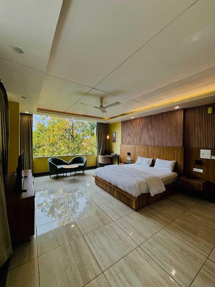 the green icon resort