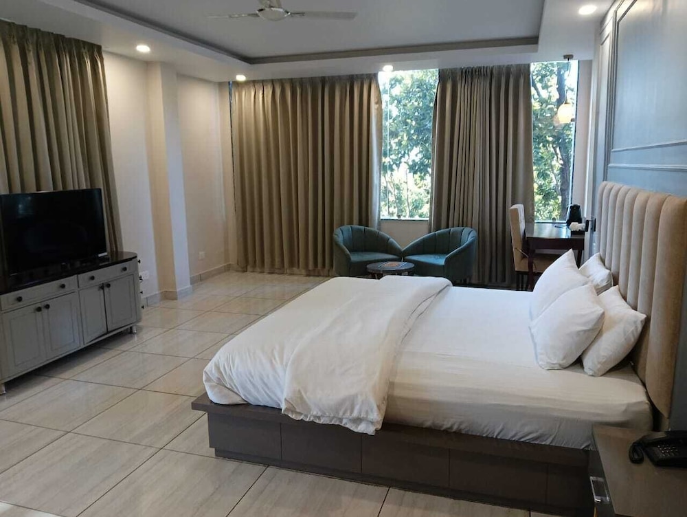 the green icon resort