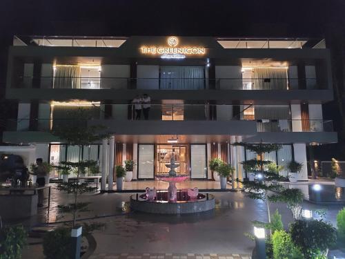 the green icon resort