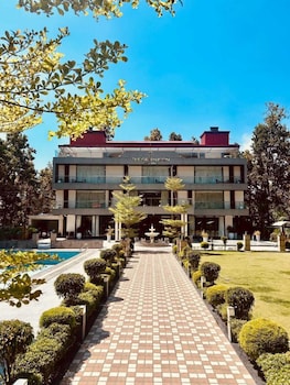 the green icon resort