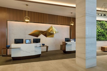 The Westin Flushing Laguardia Airport,,4 star