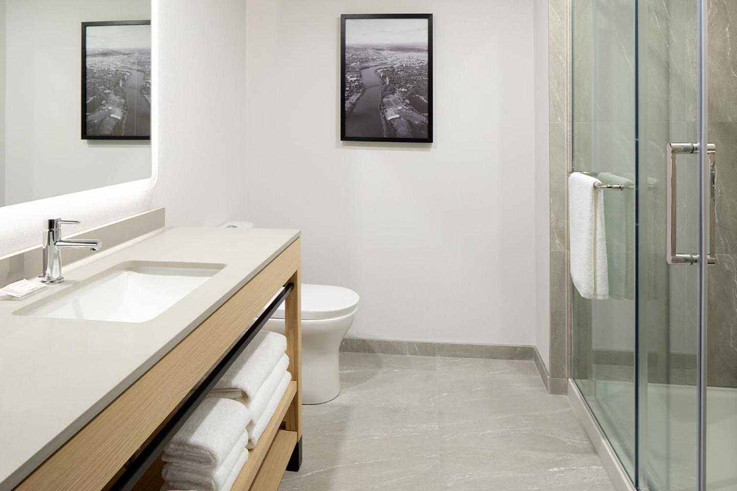 hyatt place montreal airport