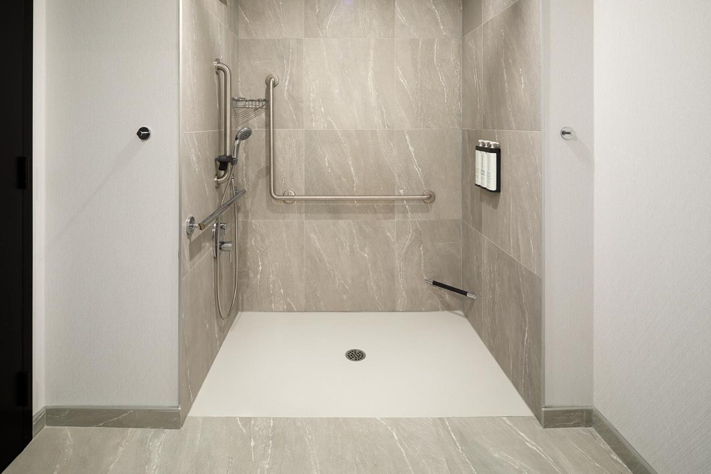 hyatt place montreal airport