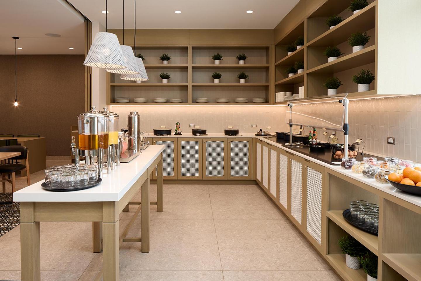 hyatt place montreal airport