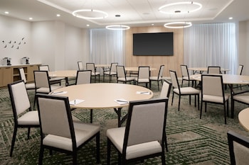 hyatt place montreal airport