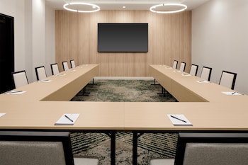 hyatt place montreal airport