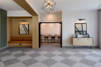 Hyatt Place Montreal Airport,,3 star