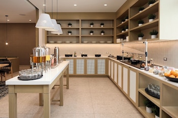 hyatt place montreal airport