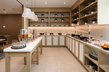 hyatt place montreal airport