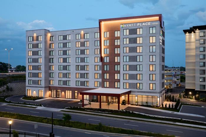 hyatt place montreal airport