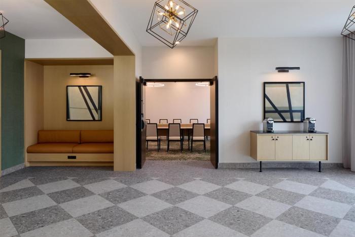 hyatt place montreal airport