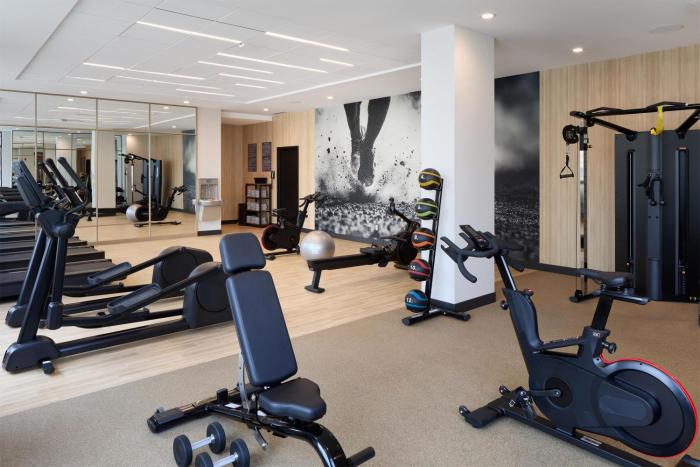 hyatt place montreal airport