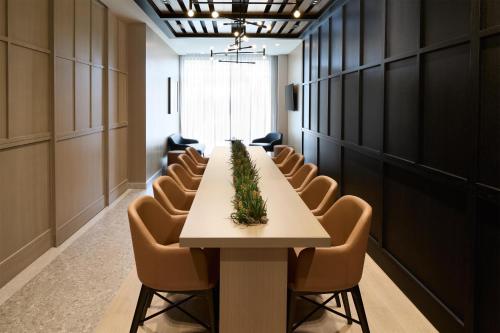 hyatt place montreal airport