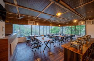 perfectstayz the jungle resort shivpuri