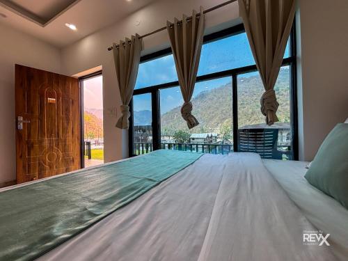 euphoric tiger resort