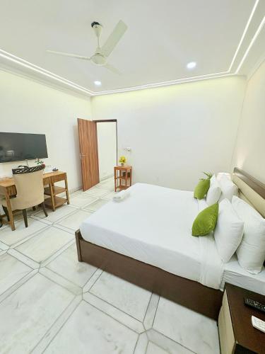 Gulmohar Residency, Hauz Khas New Delhi, Couple Friendly,,3 star