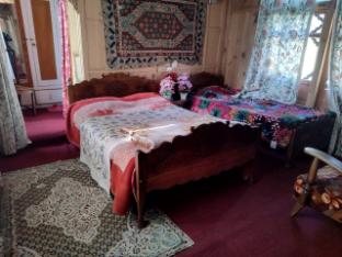houseboat shamshad