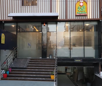 yellow sapphire hotel gachibowli