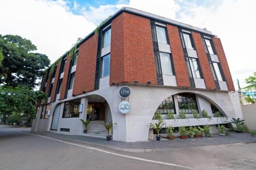 Hotel Idyllic Inn,,2 star