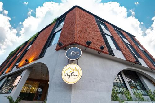 Hotel Idyllic Inn,,2 star